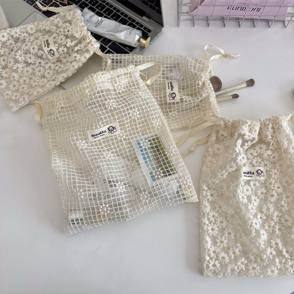 Lace Embroidered Daisy Mesh Dr - Travel Accessories recension och pris