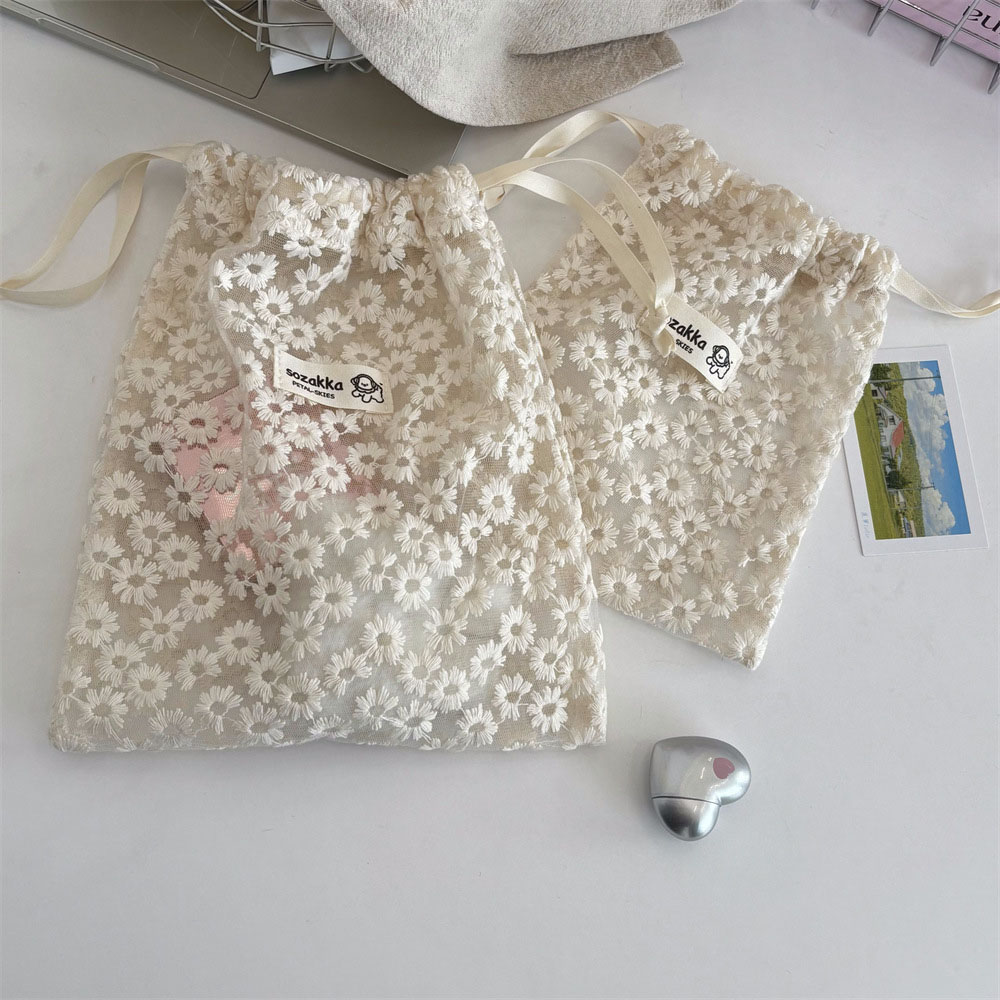 Lace Embroidered Daisy Mesh Dr - Travel Accessories recension och pris